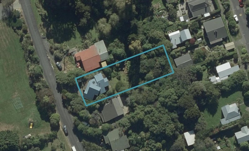 21 Frances Street, Broad Bay, Dunedin - Carousel 1