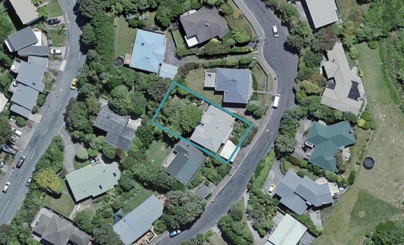 22 Versailles Street, Karori, Wellington - Carousel 1