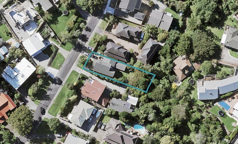 25 Luplau Crescent, Cockle Bay, Auckland - Carousel 1