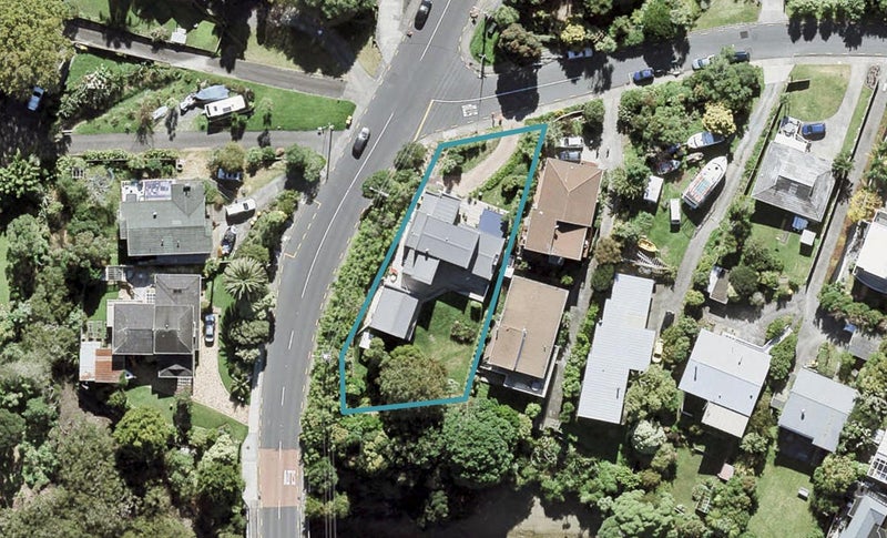 1 Waiake Street, Torbay, Auckland - Carousel 1