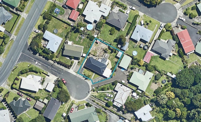8 Filton Avenue, Brookfield, Tauranga - Carousel 1