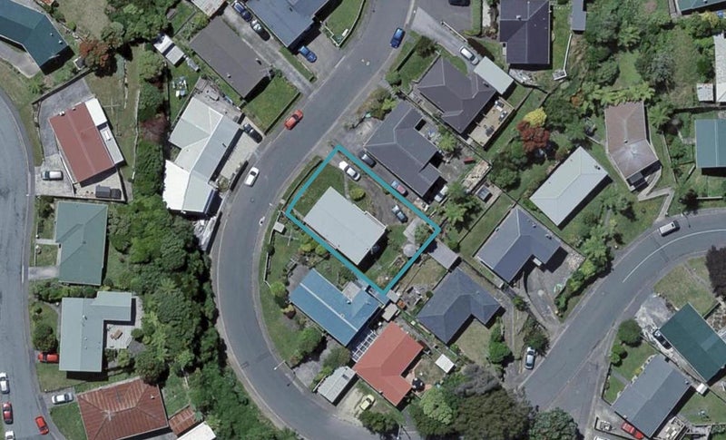 16 Bellringer Crescent, Newlands, Wellington - Carousel 1