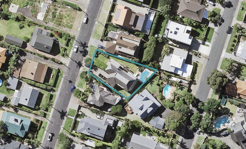 15 Ocean View Road, Milford, Auckland - Carousel 1