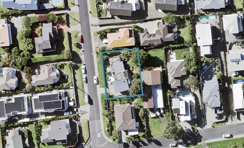 10 Miri Road, Rothesay Bay, Auckland - Carousel 1