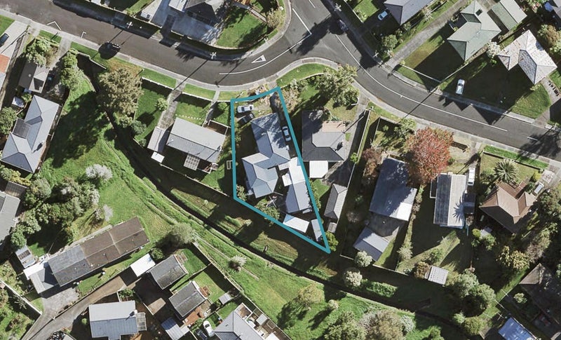 4 Battersby Avenue, Mount Roskill, Auckland - Carousel 1