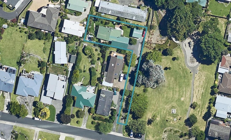 15 Rutherford Street, Otumoetai, Tauranga - Carousel 1