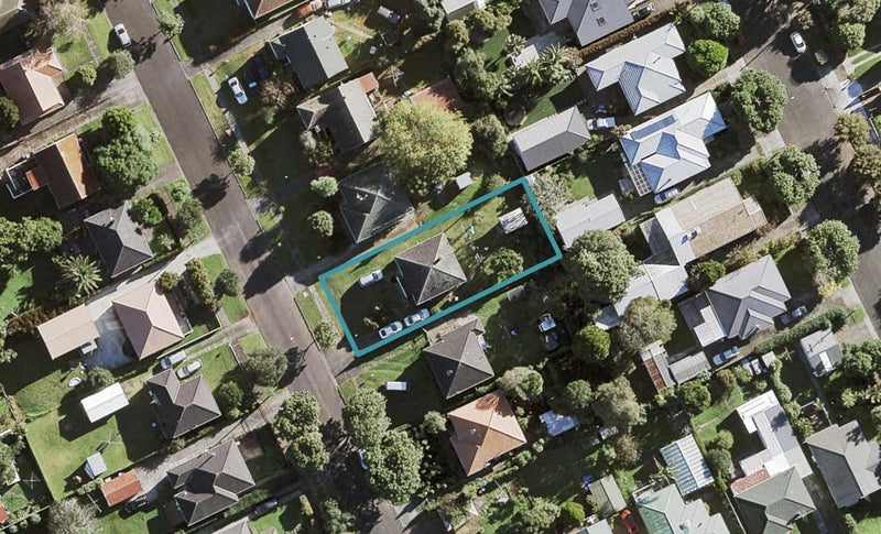 5 Renton Road, Mount Albert, Auckland - Carousel 1