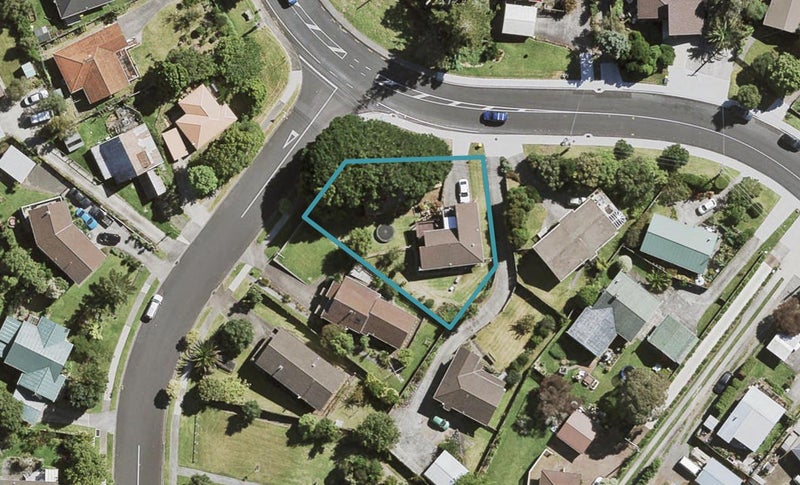 81 Sunnyside Road, Sunnyvale, Auckland - Carousel 1