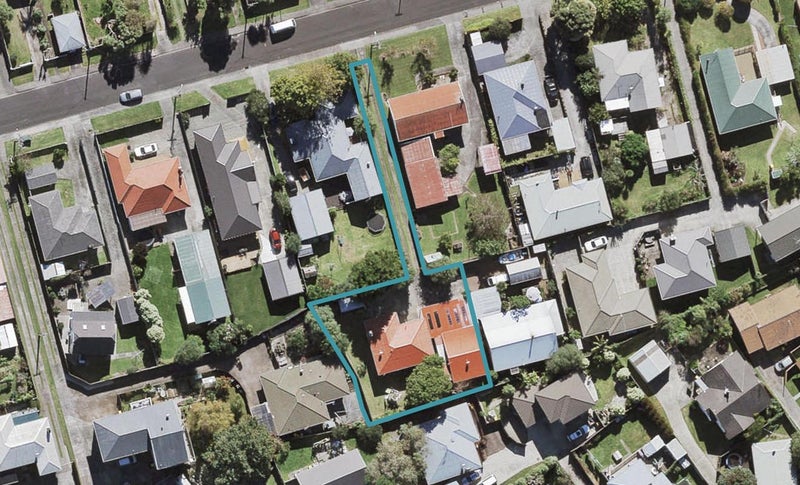 19 Coniston Avenue, Te Atatu South, Auckland - Carousel 1