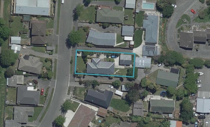 12 Valerie Place, Redwood, Christchurch - Carousel 1