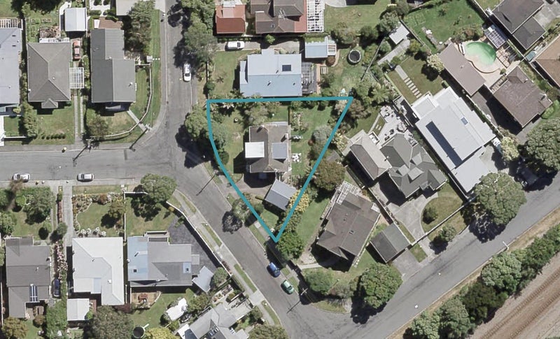 5 Ngaio Crescent, Woburn, Lower Hutt - Carousel 1