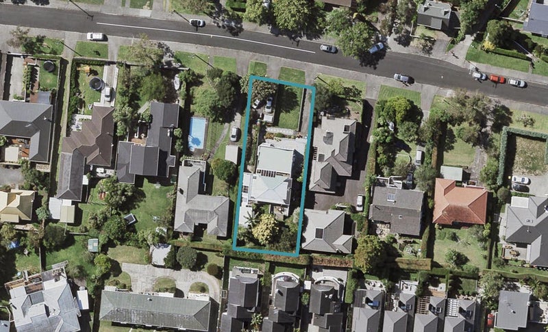 2/19 Rutherford Terrace, Meadowbank, Auckland - Carousel 1