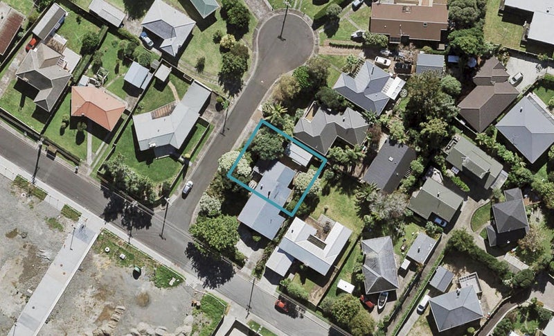 14 Pickett avenue, Sandringham, Auckland - Carousel 1