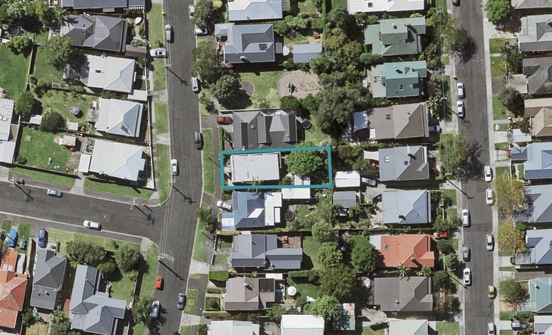 18 Kiwi Road, Stanley Point, Auckland - Carousel 1