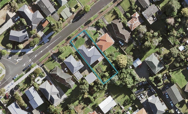 14 Ted William Street, New Windsor, Auckland - Carousel 1