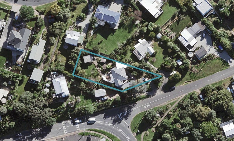 21 Hamilton Road, Surfdale, Waiheke Island - Carousel 1