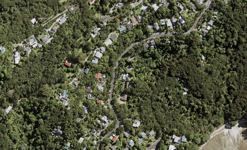 39 Takahe Road, Titirangi, Auckland - Carousel 1