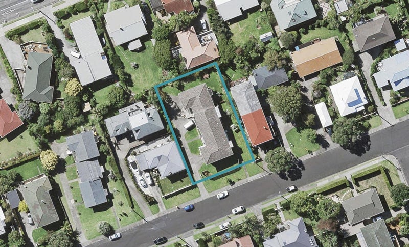 1/18 Westwell Road, Belmont, Auckland - Carousel 1