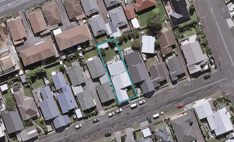 15 Karamu Street, Strandon, New Plymouth - Carousel 1