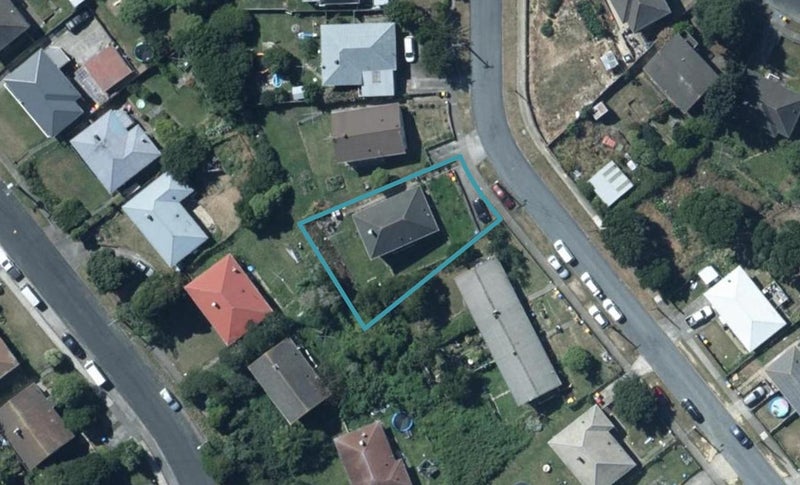 10 Wiltshire Place, Cannons Creek, Porirua - Carousel 1