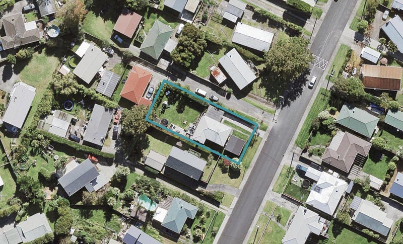 16 Tramway Road, Beach Haven, Auckland - Carousel 1