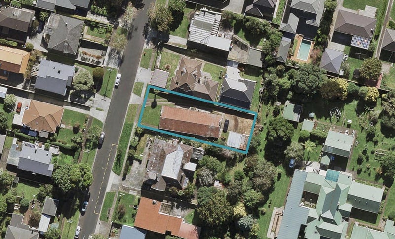 18 Peet Avenue, Royal Oak, Auckland - Carousel 1