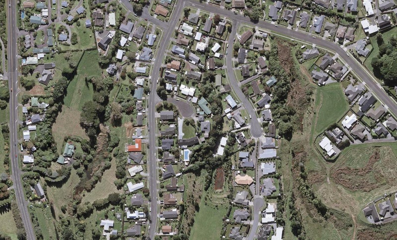 6 Highlands Place, Highlands Park, New Plymouth - Carousel 1