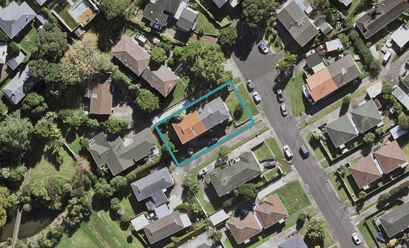2/22 Mannering Place, Hillcrest, Auckland - Carousel 1
