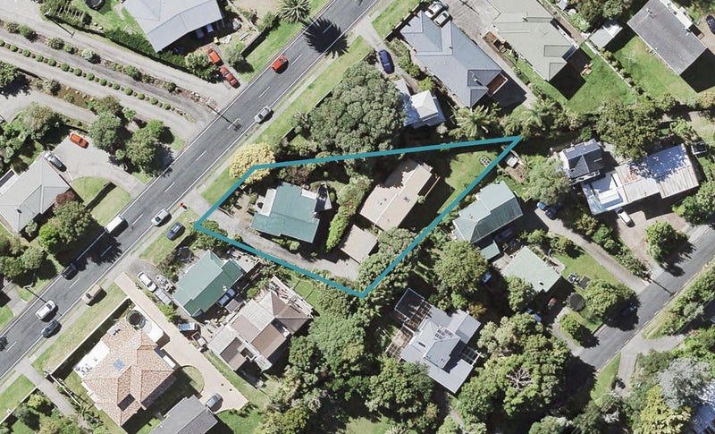 2/16 Arran Road, Browns Bay, Auckland - Carousel 1
