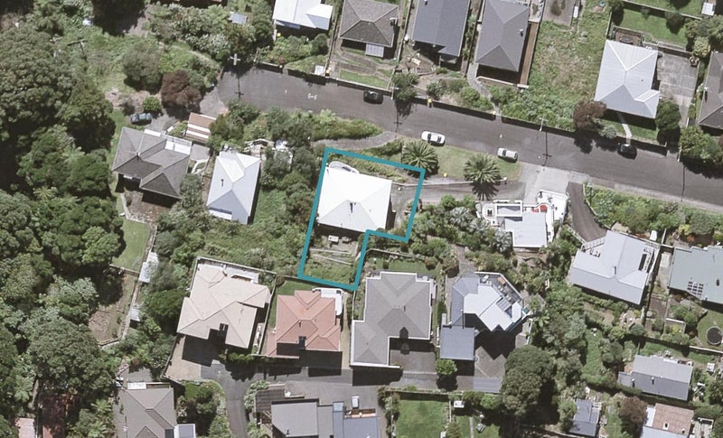 11 Weston Street, Moturoa, New Plymouth - Carousel 1