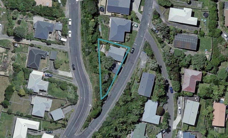 1 Alwyn Place, Newlands, Wellington - Carousel 1