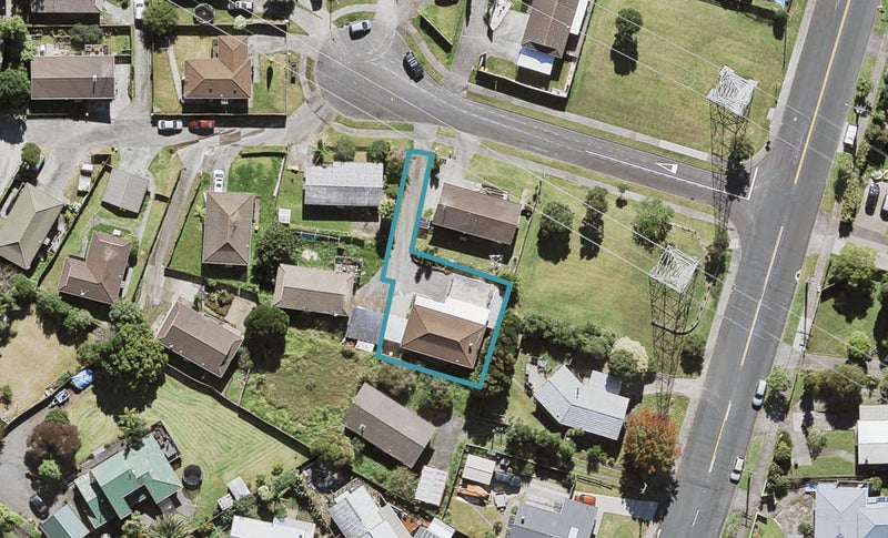 6 Halloran Place, Massey, Auckland - Carousel 1