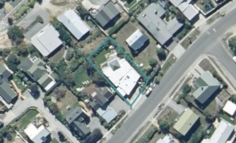 18 Oregon Drive, Kelvin Heights, Queenstown - Carousel 1