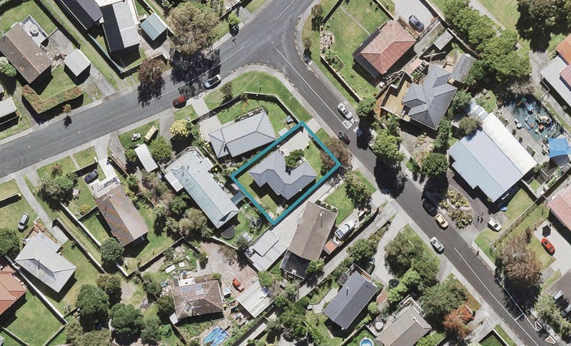 26 Kintara Drive, Massey, Auckland - Carousel 1