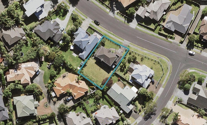 82 Picasso Drive, West Harbour, Auckland - Carousel 1