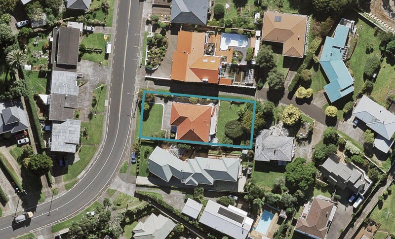 17 Warren Avenue, Three Kings, Auckland - Carousel 1