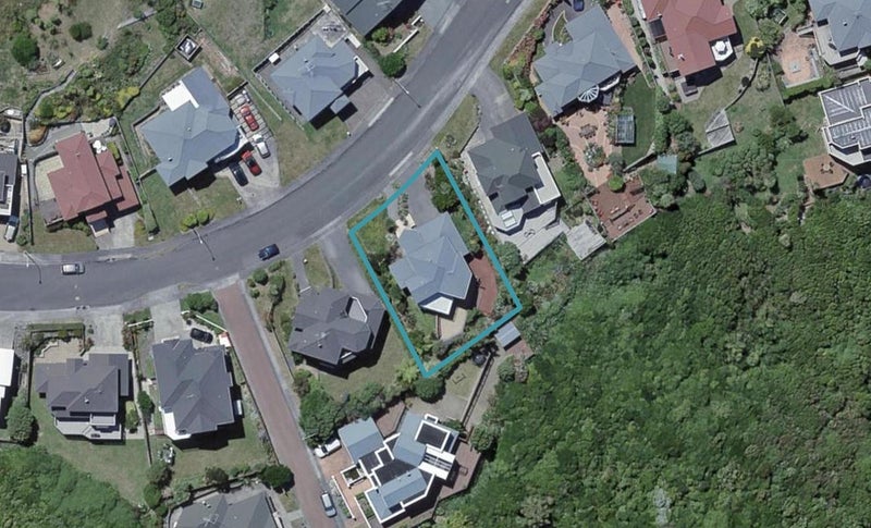 44 Dress Circle, Newlands, Wellington - Carousel 1