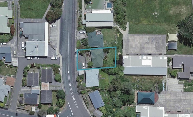 6 Mark Avenue, Paparangi, Wellington - Carousel 1