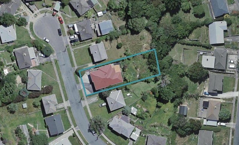 8 Greer Crescent, Tawa, Wellington - Carousel 1