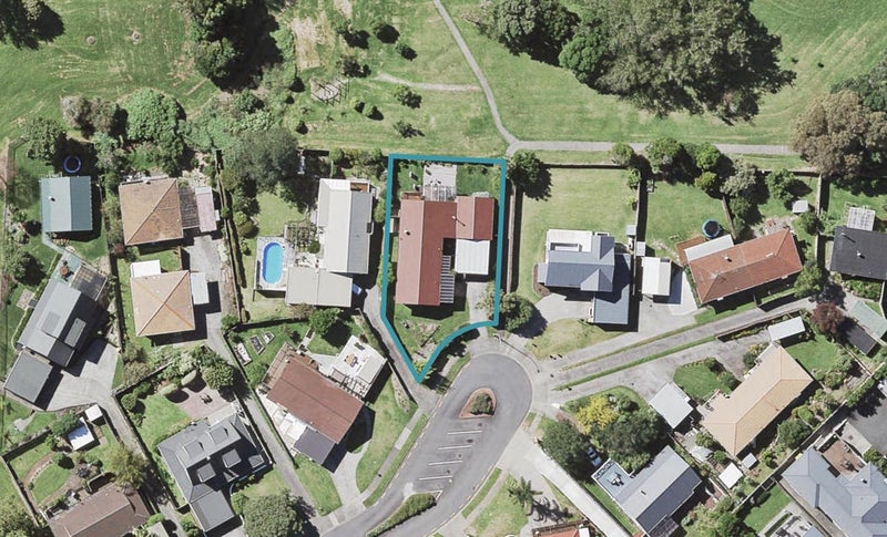 5 Dalwhinnie Parade, Highland Park, Auckland - Carousel 1