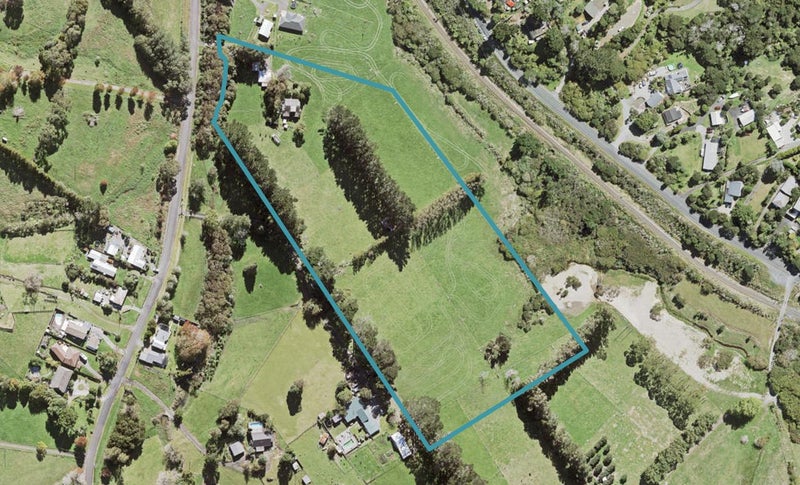 10 Anzac Valley Road, Waitakere, Auckland - Carousel 1