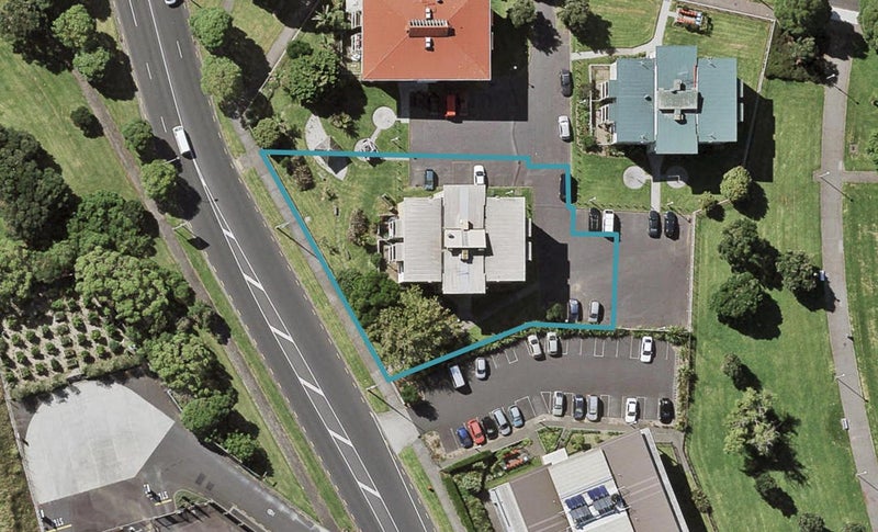330 Apirana Avenue, Point England, Auckland - Carousel 1
