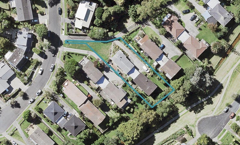 2/14 Scarlock Avenue, Browns Bay, Auckland - Carousel 1