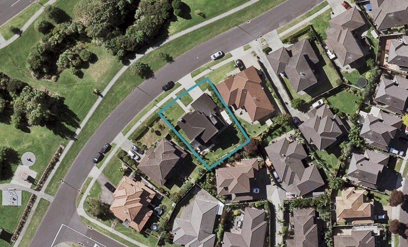 21 Bronwylian Drive, Flat Bush, Auckland - Carousel 1