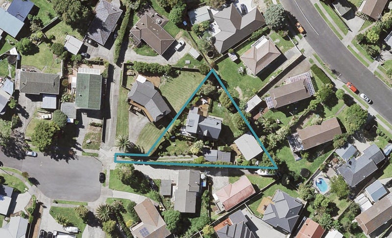 28 Malvina Place, Bucklands Beach, Auckland - Carousel 1