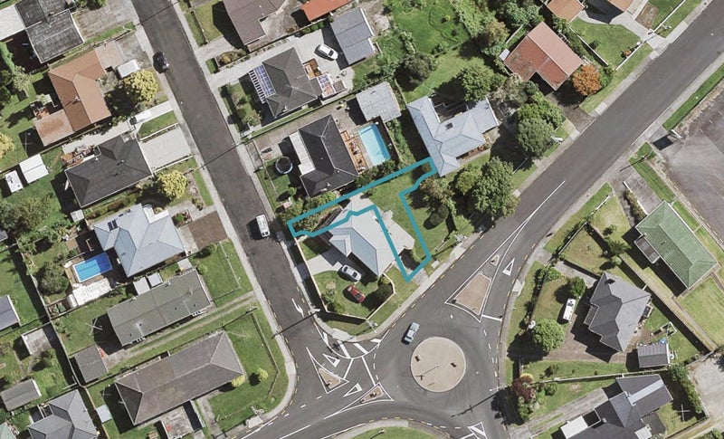 1D Hollinbrigg Place, Manurewa, Auckland - Carousel 1