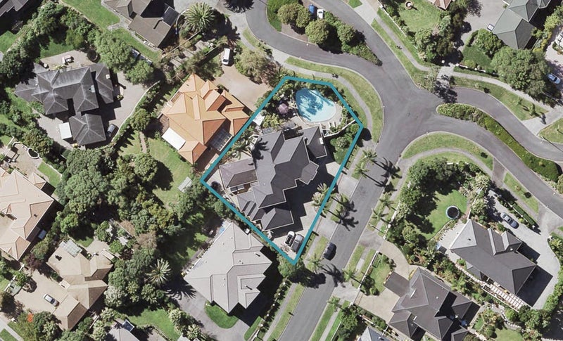 8 Del Mar Court, Shamrock Park, Auckland - Carousel 1