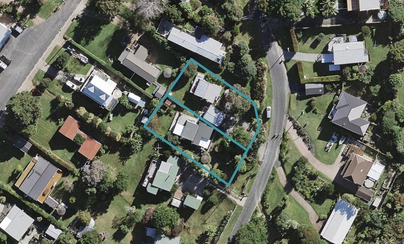 7 Kiwi Street, Oneroa, Waiheke Island - Carousel 1