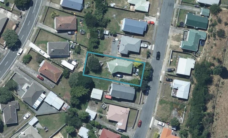 61 Arahura Crescent, Waitangirua, Porirua - Carousel 1
