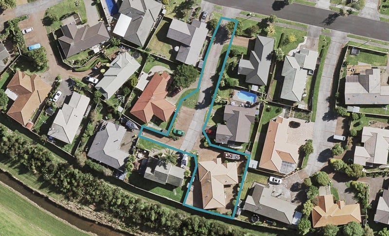 16 Sheriff Place, Randwick Park, Auckland - Carousel 1